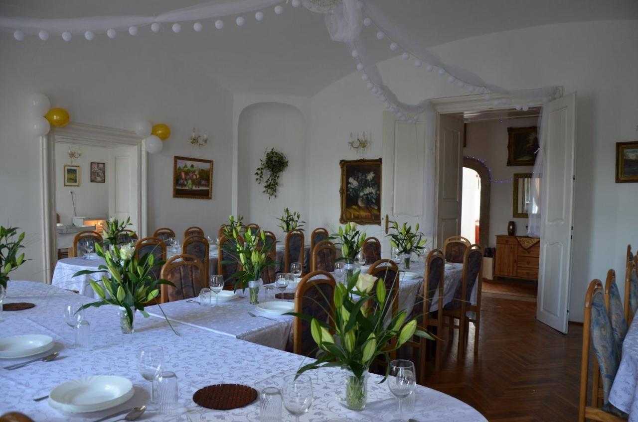Brezovay Kastely Panzio Bed & Breakfast *