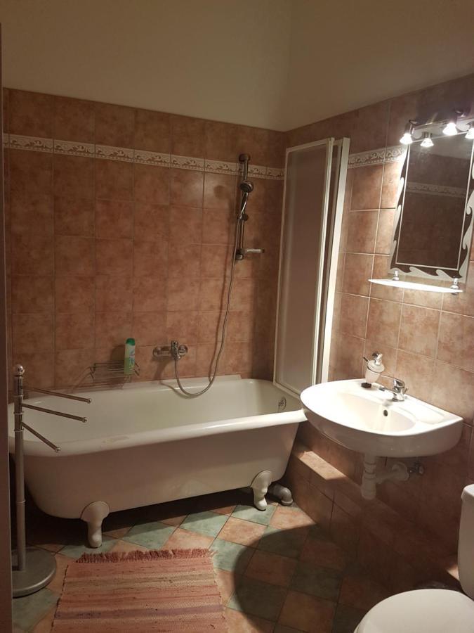 Brezovay Kastely Panzio Bed & Breakfast *